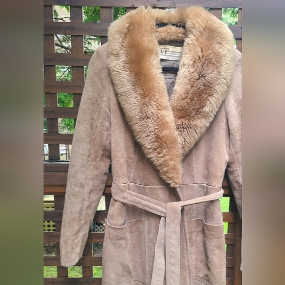 Penny Lane Suede Jacket - Picture 2 of 11